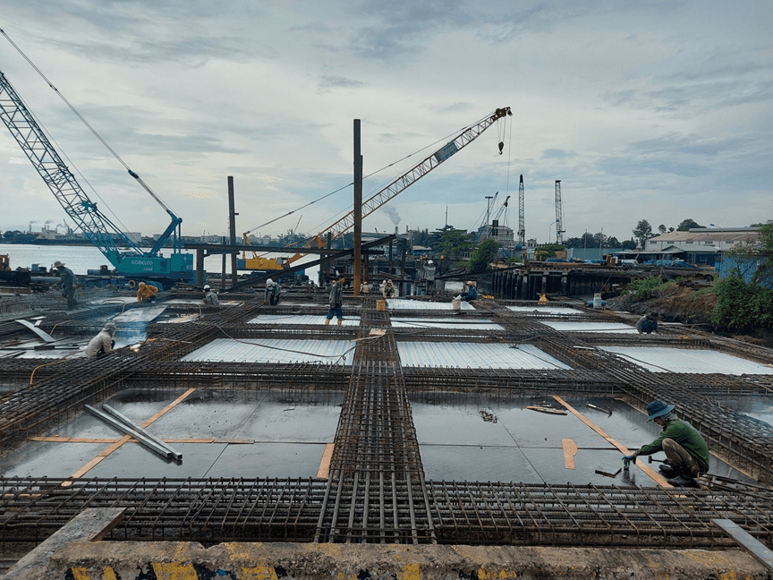 CONSTRUCTION-COMPANY-DRIVING-PLIES-IN-BEN-TRE